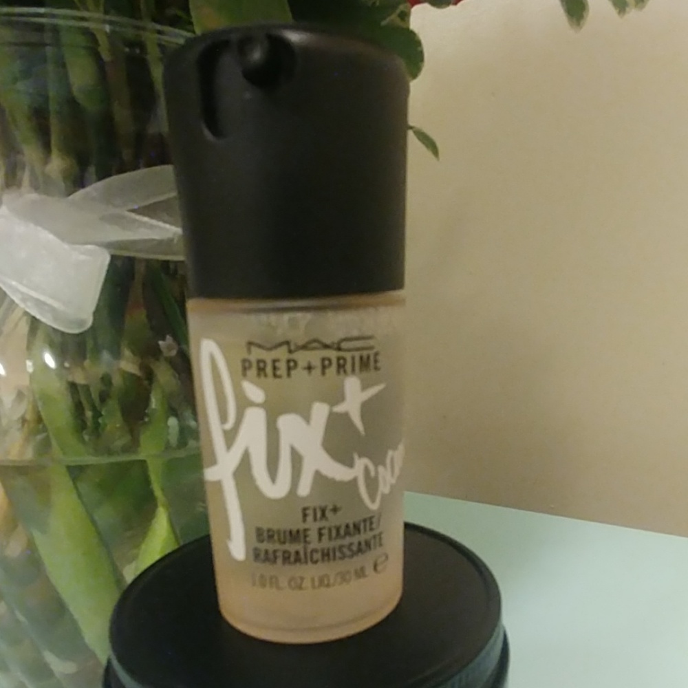 🌹2/$20🌹Travel size Mac Fix+ coconut